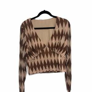 Forest Ink Harlequin V-Neck Long Sleeve Crop Top in Brown/Ecru